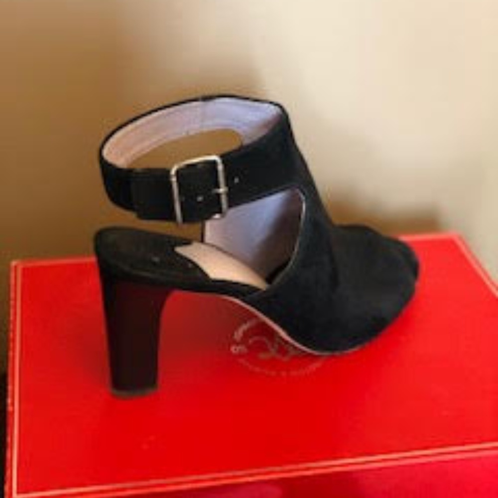 Johnston & Murphy Cassie Peep Toe Suede Sandal